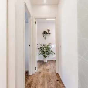 Loungefloor Metro A Netflix & Wi-fi Apartment